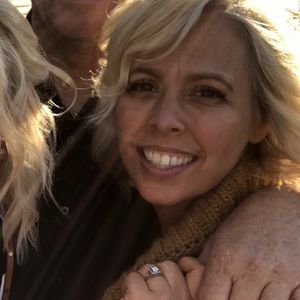 Meet your Posher, Charis